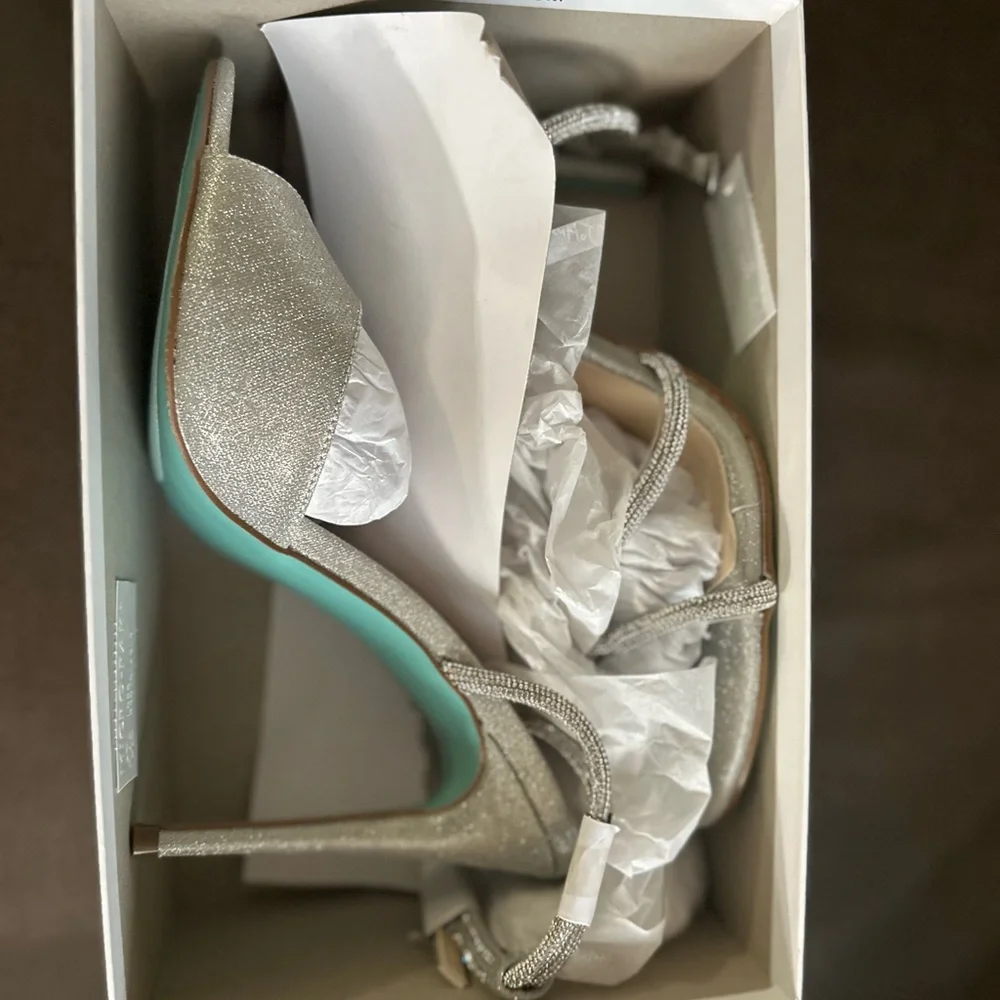 NEW - BETSEY JOHNSON Silver Sandal Heel - Picture 3 of 6